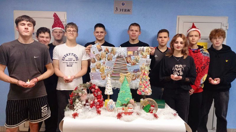 «Волшебство новогодних огней»: создавая праздник вместеВ канун самых долгожданных праздников — Нового года и Рождества — в нашем общежитии царила особая, творческая атмосфера.