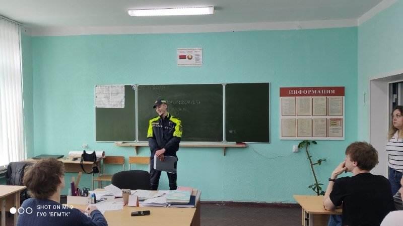 В рамках профилактической акции, направленной на повышение безопасности дорожного движения, сотрудники Госавтоинспекции провели для ребят из БГМТК настоящий "урок безопасности" под названием "На дороге дети – мы за них в ответе".
